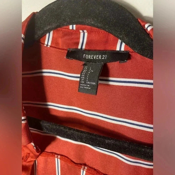 Forever 21 women’s button down shirt | size Large - Picture 2 of 5